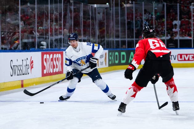 260530 Henri Jokiharju of Finland and Emmitt Finnie of Canada during the 2026 IIHF Ice Hockey World Championship semifinal match between Canada and Finland on May 30, 2026 in Zürich Photo Jesper Zerman BILDBYRAN kod JZ JZ0738 ishockey ice hockey ishockey vm 2026 vm 2026 iihf world championship semifinal semifinals kanada canada finland bbeng  Copyright: JESPERxZERMAN BB260530JZ095