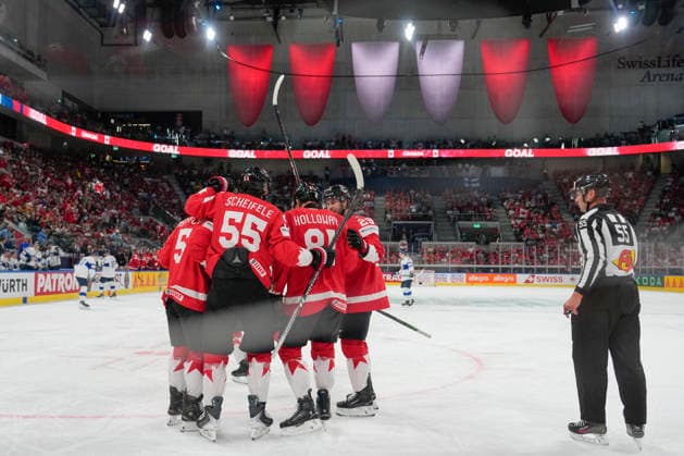 ZURICH, SWITZERLAND MAY 30 Team Canada celebrates for 1 1 of Robert Thomas of Canada not shown during the 2026 IIHF Ice Hockey World Championship Switzerland game between Canada and Finland at Swiss Life Arena on May 30, 2026 in Zurich, Zurich Zurich Swiss Life Arena Zurich Switzerland Copyright: xJustPictures.ch JarixPestelaccix jp-en-EuSpIm-JP6_JAR_Canada_Finland_30May2026_00054