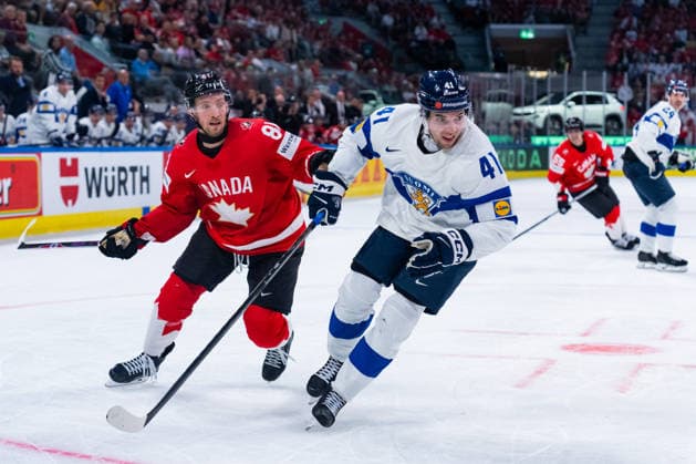 ZURICH, SWITZERLAND - MAY 30: Jordan Kyrou (Canada, 81) in the battle for the puck with Ville Hainola (Finland, 41) during the Quarter Finals - Match 62 between Canada and Finland at the IIHF Ice hockey, Eishockey World Championship, WM, Weltmeisterschaft 2026, Swiss Life Arena on May 30, 2026 in Zurich, Switzerland. Zurich Switzerland Copyright: xTimoxSteinx