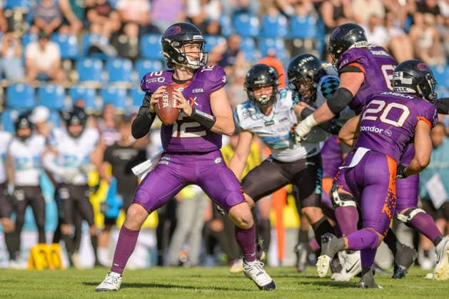 Ethan Garbers (Frankfurt Galaxy, 12) looking for open receivers, Frankfurt Galaxy vs Munich Ravens, American Football, European Football Alliance, Week 3, 2026, 30.05.2026, Frankfurt PSD Bank Arena Germany Copyright: xFootxBowlxPressexFotoxAgentur JUx