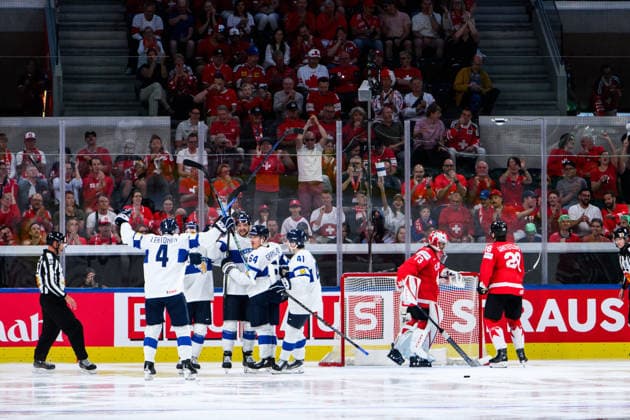 260530 Alexander Barkov and Mikael Granlund of Finland celebrates after 2 2 during the 2026 IIHF Ice Hockey World Championship semifinal match between Canada and Finland on May 30, 2026 in Zürich Photo Jesper Zerman BILDBYRAN kod JZ JZ0738 ishockey ice hockey ishockey vm 2026 vm 2026 iihf world championship semifinal semifinals kanada canada finland bbeng  Copyright: JESPERxZERMAN BB260530JZ107