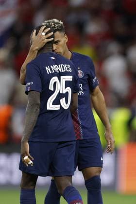BUDAPEST - Desire Doue of Paris Saint-Germain consoles Nuno Mendes of Paris Saint-Germain during the UEFA Champions League Final between Paris Saint-Germain and Arsenal FC at Puskas ArÃ na on May 30, 2026, Budapest, Hungary. MAURICE VAN STEEN ANP UEFA Champions League Final 2026 2025-2026 xVIxANPxSportx xMauricexvanxSteenxIVx 559694709 originalFilename: 559694709.jpg