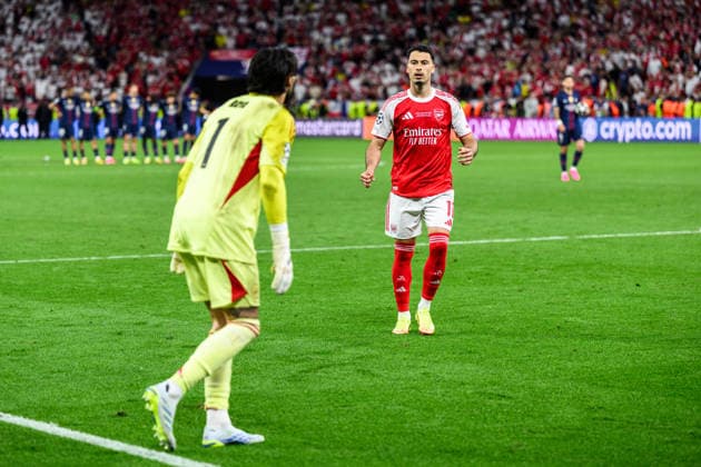 260530 Goalkeeper David Raya and Gabriel Martinelli of Arsenal celebrate in a penalty shootout during the UEFA Champions League final match between Paris Saint Germain and Arsenal on May 30, 2026 in Budapest Photo Maxim Thore BILDBYRAN kod MT MT1056 fotboll football soccer fotball uefa champions league champions league paris saint germain arsenal bbeng  Copyright: MAXIMxTHORE BB260530MT207