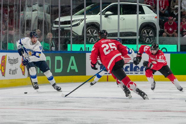 ZURICH, SWITZERLAND MAY 30 Aleksander Barkov of Finland L in action during the 2026 IIHF Ice Hockey World Championship Switzerland game between Canada and Finland at Swiss Life Arena on May 30, 2026 in Zurich, Zurich Zurich Swiss Life Arena Zurich Switzerland Copyright: xJustPictures.ch JarixPestelaccix jp-en-EuSpIm-JP6_JAR_Canada_Finland_30May2026_00107