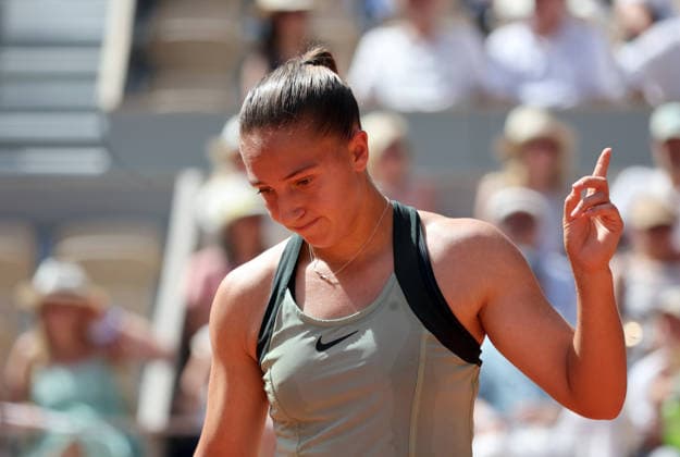 French Diane Parry plays against US Amanda Anisimova during their third-round match at the French Tennis Open in Roland Garros in Paris, France, on Saturday, May 30, 2026. Parry won 6-3, 4-6, 7-6.  PAR20260530105 MAYAxVIDON-WHITE