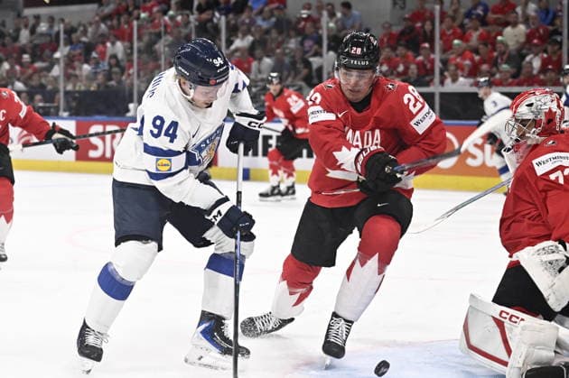 LKS 20260530 94 Konsta Helenius of Finland and 28 Zach Whitecloud of Canada vies the puck during the 2026 IIHF Ice hockey, Eishockey World Championships semi-final match between Canada and Finland in Zurich on May 30, 2026. - RONI REKOMAA Zürich Switzerland 98rhJu1LSpY  Copyright: xRonixRekomaax 98rhJu1LSpY
