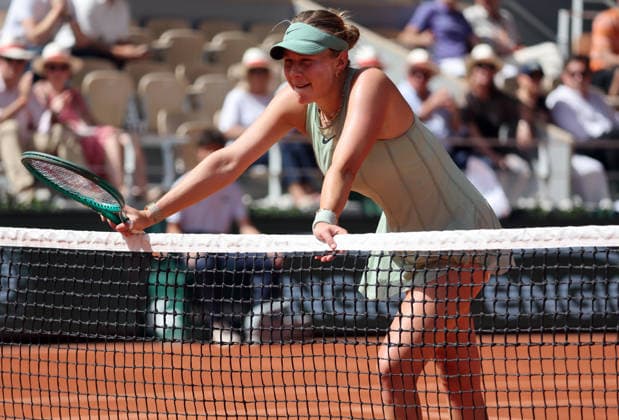US Amanda Anisimova plays against French Diane Parry during their third-round match at the French Tennis Open in Roland Garros in Paris, France, on Saturday, May 30, 2026. Parry won 6-3, 4-6, 7-6.  PAR20260530120 MAYAxVIDON-WHITE