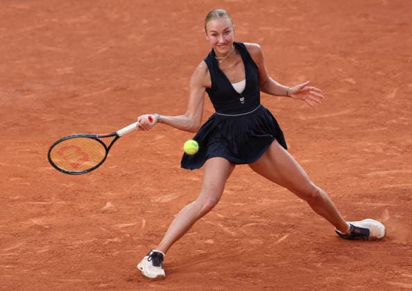 Russian Anastasia Potapova plays against US Coco Gauff during their third-round match at the French Tennis Open in Roland Garros in Paris, France, on Saturday, May 30, 2026. Potapova beat Gauff, the title holder, 4-6, 7-6, 6-4.  PAR20260530139 MAYAxVIDON-WHITE
