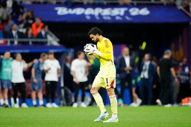 Paris Saint-Germain v Arsenal FC - UEFA Champions League Final 2026 David Raya goalkeeper of Arsenal and Spain gestures during the UEFA Champions League Final 2026 match between Paris Saint-Germain and Arsenal FC at Puskas Arena on May 30, 2026 in Budapest, Hungary. Budapest Hungary  Copyright: xJosexBretonx originalFilename:bretonhernandez-parissai260530_np6sM.jpg