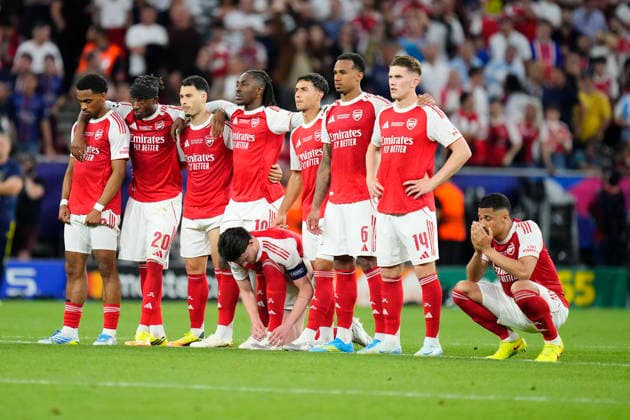 Paris Saint-Germain v Arsenal FC - UEFA Champions League Final 2026 Players of Arsenal FC during the penalty shootout during the UEFA Champions League Final 2026 match between Paris Saint-Germain and Arsenal FC at Puskas Arena on May 30, 2026 in Budapest, Hungary. Budapest Hungary  Copyright: xJosexBretonx originalFilename:bretonhernandez-parissai260530_npztH.jpg