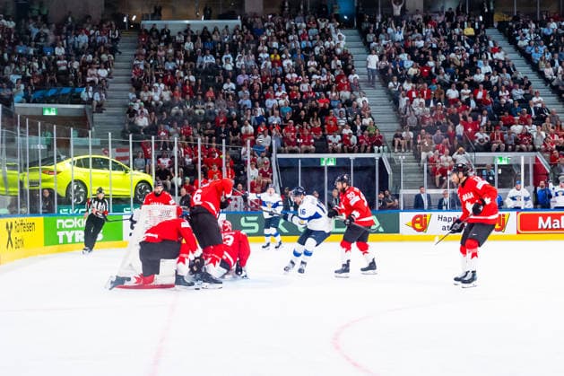 ZURICH, SWITZERLAND - MAY 30: Konsta Helenius (Finland, 94) scoring the 3:2 goal during the Half Finals - Match 62 between Canada and Finland at the IIHF Ice hockey, Eishockey World Championship, WM, Weltmeisterschaft 2026, Swiss Life Arena on May 30, 2026 in Zurich, Switzerland. Zurich Switzerland Copyright: xTimoxSteinx