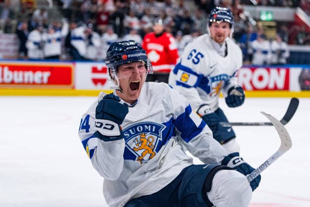 ZURICH, SWITZERLAND - MAY 30: Aatu Raety (Finland, 34) celebrates his 4:2 goal during the Half Finals - Match 62 between Canada and Finland at the IIHF Ice hockey, Eishockey World Championship, WM, Weltmeisterschaft 2026, Swiss Life Arena on May 30, 2026 in Zurich, Switzerland. Zurich Switzerland Copyright: xTimoxSteinx