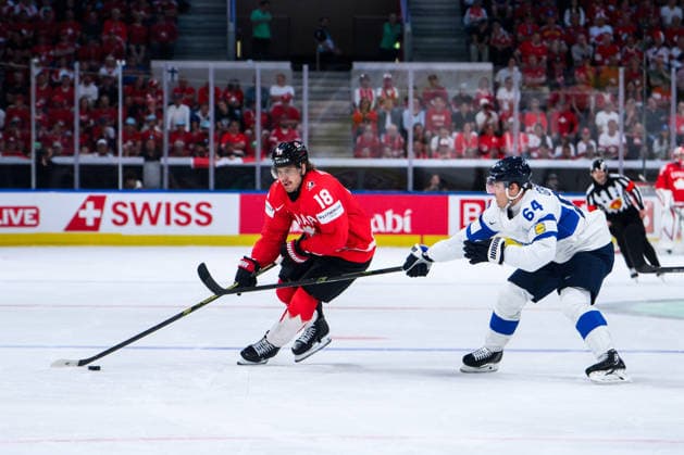 260530 Robert Thomas of Canada and Mikael Granlund of Finland during the 2026 IIHF Ice Hockey World Championship semifinal match between Canada and Finland on May 30, 2026 in Zürich Photo Jesper Zerman BILDBYRAN kod JZ JZ0738 ishockey ice hockey ishockey vm 2026 vm 2026 iihf world championship semifinal semifinals kanada canada finland bbeng  Copyright: JESPERxZERMAN BB260530JZ116