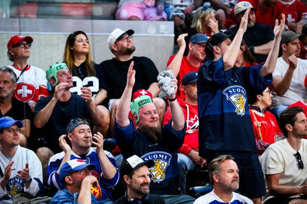 260530 Supporters of Finland during the 2026 IIHF Ice Hockey World Championship semifinal match between Canada and Finland on May 30, 2026 in Zurich Photo Jesper Zerman BILDBYRAN kod JZ JZ0738 ishockey ice hockey ishockey vm 2026 vm 2026 iihf world championship semifinal semifinals kanada canada finland bbeng publik  Copyright: JESPERxZERMAN BB260530JZ117