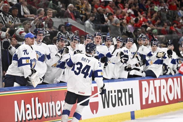 LKS 20260530 34 Aatu Räty of Finland celebrates with team players after scoring teams 2-4 goal during the 2026 IIHF Ice hockey, Eishockey World Championships semi-final match between Canada and Finland in Zurich on May 30, 2026. - RONI REKOMAA Zürich Switzerland X15A44uEy74  Copyright: xRonixRekomaax X15A44uEy74