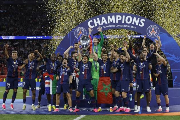 BUDAPEST - Paris Saint-Germain goalkeeper Lucas Chevalier, Ademo Nagalo of PSV Eindhoven, Paris Saint-Germain goalkeeper Bilal Laurendon, Achraf Hakimi of Paris Saint-Germain, Lucas Beraldo of Paris Saint-Germain, Marquinhos of Paris Saint-Germain, Illia Zabarnyi of Paris Saint-Germain, Lucas Hernandez of Paris Saint-Germain, Nuno Mendes of Paris Saint-Germain, Willian Pacho of Paris Saint-Germain, Fabian Ruiz of Paris Saint-Germain, Vitinha of Paris Saint-Germain, Kang-in Lee of Paris Saint-Germain, Senny Mayulu of Paris Saint-Germain, Dro Fernandez of Paris Saint-Germain, Warren Zaire-Emery of Paris Saint-Germain, Joao Neves of Paris Saint-Germain, Khvicha Kvaratskhelia of Paris Saint Germain, Goncalo Ramos of Paris Saint-Germain, Ousmane Dembele of Paris Saint-Germain, Desire Doue of Paris Saint-Germain, Bradley Barcola of Paris Saint-Germain, Quentin Ndjantou of Paris Saint-Germain, Ibrahim Mbaye of Paris Saint-Germain, Paris Saint-Germain manager Luis Enrique with the UEFA Champions League trophy, Coupe des clubs Champions Europeans with the UEFA Champions League trophy, Coupe des clubs Champions Europeens after the UEFA Champions League final between Paris Saint-Germain and Arsenal FC at the Puskas Arà na on May 30, 2026, Budapest, Hungary. MAURICE VAN STEEN ANP UEFA Champions League Final 2026 2025-2026 xVIxANPxSportx xMauricexvanxSteenxIVx 559697100 originalFilename: 559697100.jpg