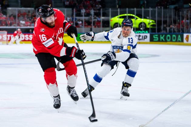 260530 Conor Brown of Canada and Jesse Puljujärvi of Finland during the 2026 IIHF Ice Hockey World Championship semifinal match between Canada and Finland on May 30, 2026 in Zürich Photo Jesper Zerman BILDBYRAN kod JZ JZ0738 ishockey ice hockey ishockey vm 2026 vm 2026 iihf world championship semifinal semifinals kanada canada finland bbeng  Copyright: JESPERxZERMAN BB260530JZ121