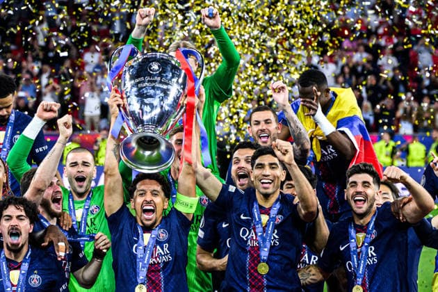260530 Players of Paris Saint Germain celebrate with the trophy after the UEFA Champions League final match between Paris Saint Germain and Arsenal on May 30, 2026 in Budapest Photo Maxim Thore BILDBYRAN kod MT MT1056 fotboll football soccer fotball uefa champions league champions league paris saint germain arsenal bbeng jubel  Copyright: MAXIMxTHORE BB260530MT239