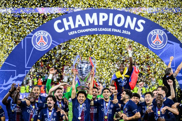 260530 Players of Paris Saint Germain celebrate with the trophy after the UEFA Champions League final match between Paris Saint Germain and Arsenal on May 30, 2026 in Budapest Photo Maxim Thore BILDBYRAN kod MT MT1056 fotboll football soccer fotball uefa champions league champions league paris saint germain arsenal bbeng jubel  Copyright: MAXIMxTHORE BB260530MT240