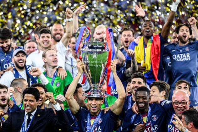 260530 Players of Paris Saint Germain celebrate with the trophy after the UEFA Champions League final match between Paris Saint Germain and Arsenal on May 30, 2026 in Budapest Photo Maxim Thore BILDBYRAN kod MT MT1056 fotboll football soccer fotball uefa champions league champions league paris saint germain arsenal bbeng jubel  Copyright: MAXIMxTHORE BB260530MT242