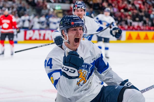 ZURICH, SWITZERLAND - MAY 30: Aatu Raety (Finland, 34) during his 4:2 goal celebration during the Half Finals - Match 62 between Canada and Finland at the IIHF Ice hockey, Eishockey World Championship, WM, Weltmeisterschaft 2026, Swiss Life Arena on May 30, 2026 in Zurich, Switzerland. Zurich Switzerland Copyright: xTimoxSteinx