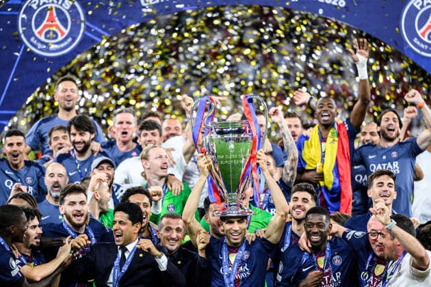 260530 Players of Paris Saint Germain celebrate with the trophy after the UEFA Champions League final match between Paris Saint Germain and Arsenal on May 30, 2026 in Budapest Photo Maxim Thore BILDBYRAN kod MT MT1056 fotboll football soccer fotball uefa champions league champions league paris saint germain arsenal bbeng jubel  Copyright: MAXIMxTHORE BB260530MT244