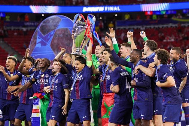BUDAPEST, HUNGARY - MAY 30: lifting up the UEFA Champions League trophy during the UEFA Champions League 2026 Final between Paris Saint-Germain and Arsenal FC at Puskas Arena on May 30, 2026 in Budapest, Hungary.  Copyright: xRenexNijhuis MBxMediax
