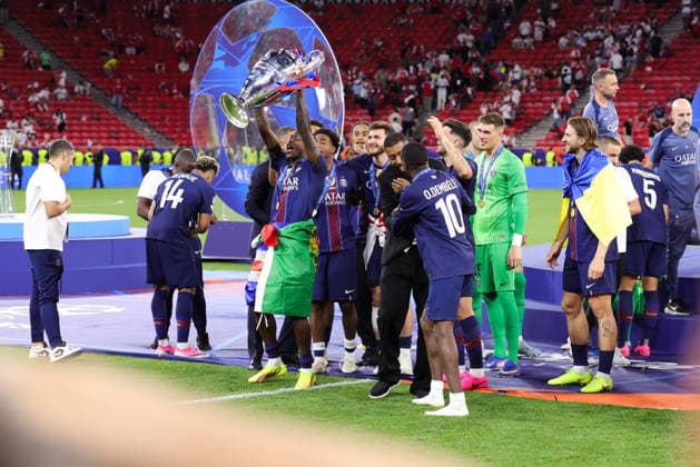 BUDAPEST, HUNGARY - MAY 30: lifting up the UEFA Champions League trophy during the UEFA Champions League 2026 Final between Paris Saint-Germain and Arsenal FC at Puskas Arena on May 30, 2026 in Budapest, Hungary.  Copyright: xRenexNijhuis MBxMediax