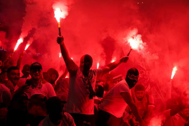 Paris Saint-Germain v Arsenal, UEFA Champions League PSG fans celebrate winning with flares during the Paris Saint-Germain v Arsenal UEFA Champions League Final match at the Puskas Arena, Budapest, Hungary on 30 May 2026 Credit: Ian Stephen Every Second Media Editorial use only. All images are copyright Every Second Media Limited. No images may be reproduced without prior permission. Copyright: xIMAGO EveryxSecondxMediax ESM-2017-0101 IanxStephenx xEveryxSecondxMediax