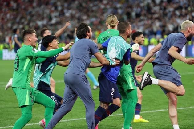 30.05.2026 - SOCCER - 2025-2026 UEFA Champions League final , Paris vs Arsenal Matvey Safonov (Paris Saint-Germain) and team psg celebrates victory after the match Budapest Puskas Arena ,Budapest Puskas Arena Hungary