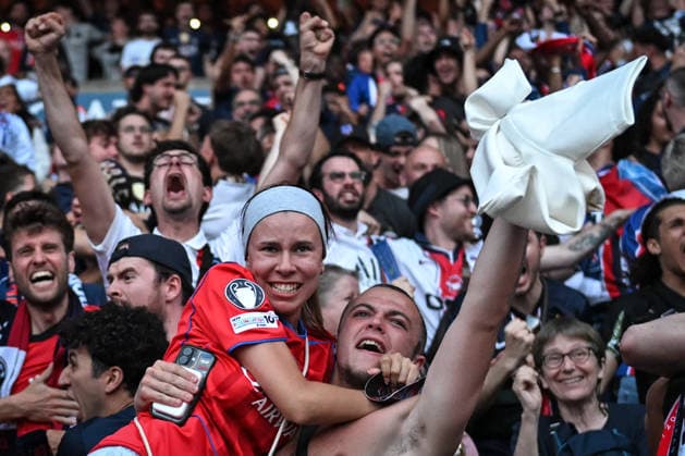 Champions League PSG winning over Arsenal celebration in Paris - FA Paris Saint-Germain’s supporters celebrate the win during a live diffusion of the UEFA Champions League final football match between Paris Saint-Germain and Arsenal FC in Budapest, at the Parc des Princes Stadium in Paris on May 30, 2026. Photo by Firas Abdullah ABACAPRESS.COM Paris Ile-de-France France  Copyright: xAbdullahxFiras ABACAx