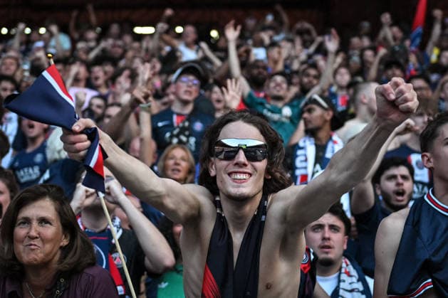 Champions League PSG winning over Arsenal celebration in Paris - FA Paris Saint-Germain’s supporters celebrate the win during a live diffusion of the UEFA Champions League final football match between Paris Saint-Germain and Arsenal FC in Budapest, at the Parc des Princes Stadium in Paris on May 30, 2026. Photo by Firas Abdullah ABACAPRESS.COM Paris Ile-de-France France  Copyright: xAbdullahxFiras ABACAx