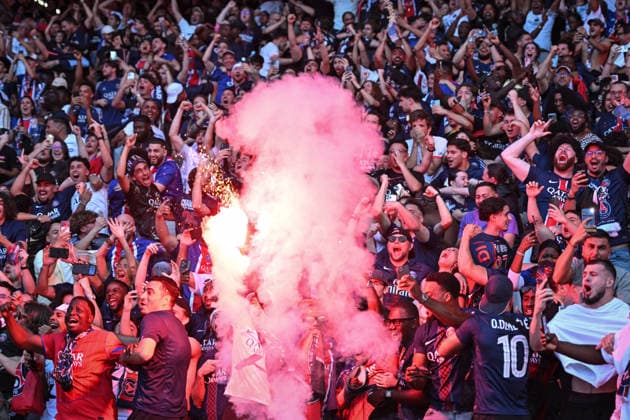 Champions League PSG winning over Arsenal celebration in Paris - FA Paris Saint-Germain’s supporters celebrate the win during a live diffusion of the UEFA Champions League final football match between Paris Saint-Germain and Arsenal FC in Budapest, at the Parc des Princes Stadium in Paris on May 30, 2026. Photo by Firas Abdullah ABACAPRESS.COM Paris Ile-de-France France  Copyright: xAbdullahxFiras ABACAx