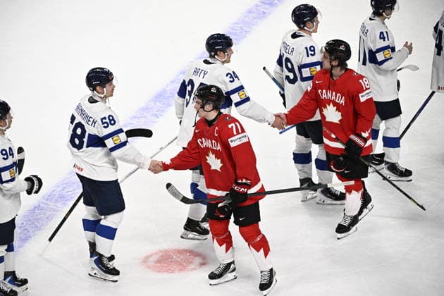 LKS 20260530 Finland s players 58 Urho Vaakanainen, 34 Aatu Räty and 19 Waltteri Merelä greets players of Canada 71 Macklin Celebrini and 18 Robert Thomas after the 2026 IIHF Ice hockey, Eishockey World Championships semi-final match between Canada and Finland in Zurich on May 30, 2026. Finland won the match 2-4. - RONI REKOMAA Zürich Switzerland smjOGs83Kxo  Copyright: xRonixRekomaax smjOGs83Kxo