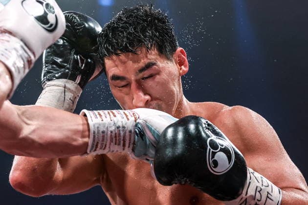 RUSSIA, YEKATERINBURG - MAY 31, 2026: Russia s Dmitry Bivol fights against Germany s Michael Eifert in their main event bout over the IBF and WBA World Light Heavyweight Champion titles as part of an RCC Boxing event at the UGMK Arena RCC Boxing Event In Yekaterinburg, Russia  - ZUMAt113 20260531_zaa_t113_017 Copyright: xDonatxSorokinx