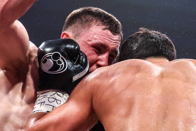RUSSIA, YEKATERINBURG - MAY 31, 2026: Germany s Michael Eifert fights against Russia s Dmitry Bivol in their main event bout over the IBF and WBA World Light Heavyweight Champion titles as part of an RCC Boxing event at the UGMK Arena RCC Boxing Event In Yekaterinburg, Russia  - ZUMAt113 20260531_zaa_t113_031 Copyright: xDonatxSorokinx