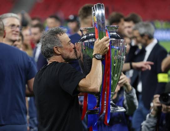 UEFA Champions League Final 2026 - Paris Saint Germain v Arsenal BUDAPEST, HUNGARY, MAY 30: Luis Enrique Manager of Paris Saint-Germain kisses the UEFA Champions League trophy after winning the UEFA Champions League Final during the UEFA Champions League Final 2026 match between Paris Saint Germain v Arsenal at Puskas Arena, Budapest, Hungary, on 30 May. (Photo by Daniel Weir) Budapest Puskas Arena Hungary Copyright: xDanielxWeir SportsxPressxPhotox Sportspressphoto_SPR157451