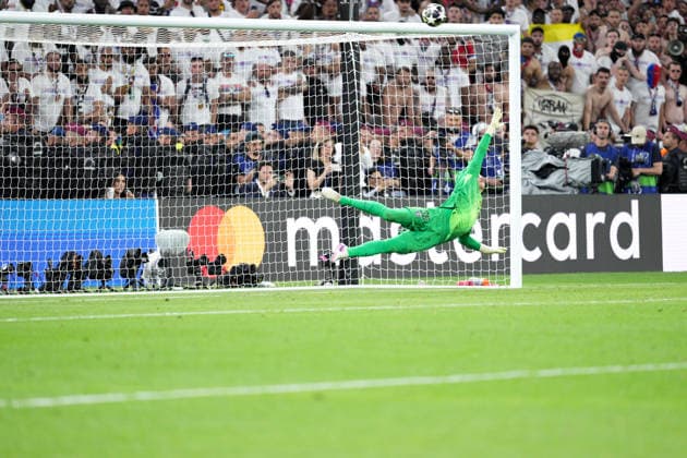 BUDAPEST, HUNGARY - 30 MAY 2026: Gabriel of Arsenal F.C. misses from the penalty spot during the 2026 UEFA Champions League Final match between Paris Saint-Germain F.C. and Arsenal F.C. at Puskas Arena on May 30, 2026 in Budapest, Hungary.  Copyright: xAlexandraxFechetex xSPPx Sportspressphoto_SPR157474