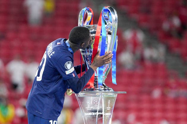 BUDAPEST, HUNGARY - 30 MAY 2026: Ousmane Dembele of Paris Saint-Germain F.C. kisses the trophy after winning the 2026 UEFA Champions League Final match between Paris Saint-Germain F.C. and Arsenal F.C. at Puskas Arena on May 30, 2026 in Budapest, Hungary.  Copyright: xAlexandraxFechetex xSPPx Sportspressphoto_SPR157519