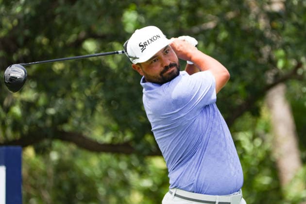 FORT WORTH, TX - MAY 30: J.J. Spaun (USA) hits from the 9th tee during the third round of the Charles Schwab Challenge on May 30, 2026 at Colonial Country Club in Fort Worth, TX. (Photo by George Walker Icon Sportswire) GOLF: MAY 30 PGA, Golf Herren Charles Schwab Challenge EDITORIAL USE ONLY Icon26053020
