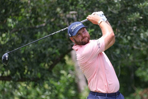 FORT WORTH, TX - MAY 30: Jordan Smith (ENG) hits from the 9th tee during the third round of the Charles Schwab Challenge on May 30, 2026 at Colonial Country Club in Fort Worth, TX. (Photo by George Walker Icon Sportswire) GOLF: MAY 30 PGA, Golf Herren Charles Schwab Challenge EDITORIAL USE ONLY Icon26053024
