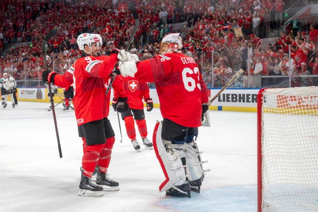 Damien Riat, re goalkeeper Leonardo Genoni, SUI, Switzerland Norway, semi-final, Ice Hockey World Championship, Zurich 30 05 2026
