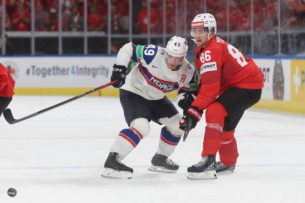30 05 2026 Swiss Life Arena Zurich , SWITZERLAND, Mens Ice Hockey IIHF World Championship Zurich 2026 Semifinal SUI NOR Christian Kaasastul li,NOR vs Janis Moser SUI