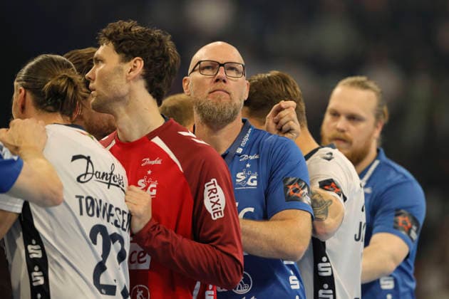 photo skeptical face of coach Ales PAJOVIC Flensburg , with glasses Handball Men on Sat 30 05 2026 Mens EHF European League , Final Four in Hamburg SG Flensburg Melsungen, Semifinal
