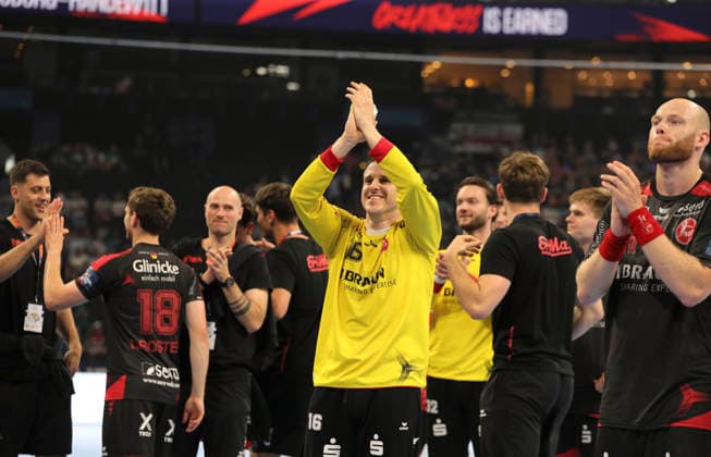 photo Cheering after the final whistle by the players from Melsungen , here goalkeeper Nebojsa SIMIC celebrates with the fans Handball Men on Sat 30 05 2026 Mens EHF European League , Final Four in Hamburg SG Flensburg Melsungen, Semifinal