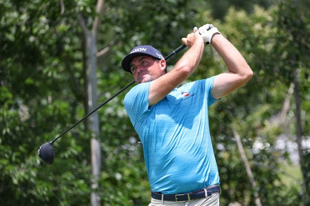 FORT WORTH, TX - MAY 30: Keegan Bradley (USA) hits from the 9th tee during the third round of the Charles Schwab Challenge on May 30, 2026 at Colonial Country Club in Fort Worth, TX. (Photo by George Walker Icon Sportswire) GOLF: MAY 30 PGA, Golf Herren Charles Schwab Challenge EDITORIAL USE ONLY Icon26053029