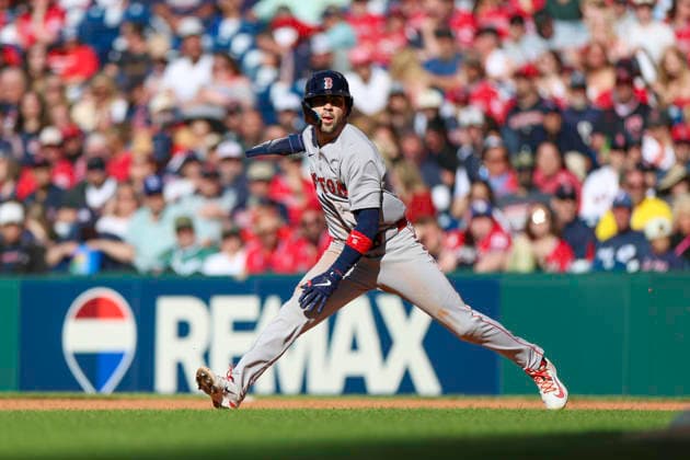 May 30, 2026: Boston Red Sox second baseman Marcelo Mayer (11) looks to steal second base during the sixth inning of the Major League Baseball game between the Boston Red Sox and Cleveland Guardians at Progressive Field in Cleveland, Ohio. CSM Cleveland United States of America - ZUMAc04_ 20260530_zma_c04_032 Copyright: xBrianxFisherx