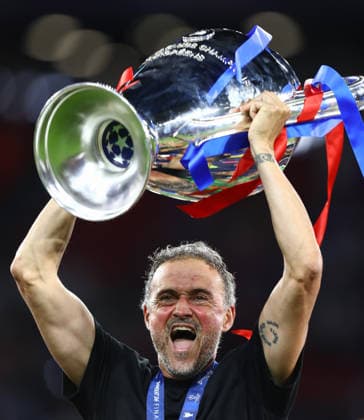 May 30, 2026, Budapest, Hungary: Head coach LUIS ENRIQUE of PSG lifts the trophy after winning in the UEFA Champions League 2025 26 against Arsenal FC at the Puskas Arena in Budapest, Hungary. PSG won 4:3 on penalties after a 1:1 game. Budapest Hungary - ZUMAc179 20260530_zep_c179_058 Copyright: xMickaelxChavetx