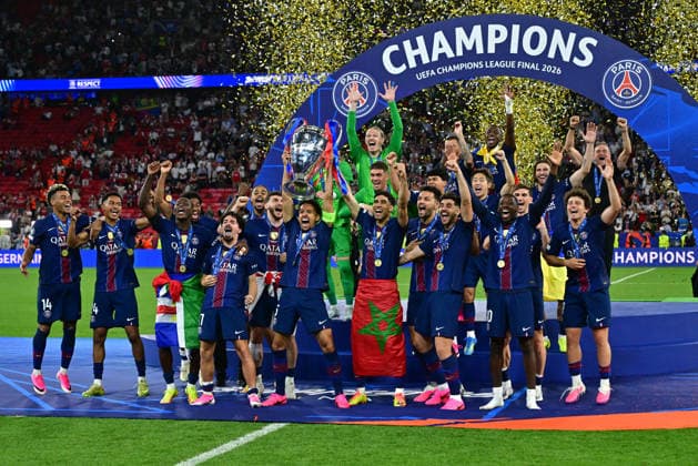 Marquinhos soulève le trophée - Le PSG remporte la Ligue Des Champions 2026, pour la seconde fois d affilée face à Arsenal au stade Ferenc-Puskas à Budapest le 30 mai 2026. Christian Liewig Bestimage PSG wins the Champions League 2026, for the second time in a row against Arsenal at the Ferenc Puskas Stadium in Budapest on May 30, 2026. Budapest Hongrie  Copyright: xChristianxLiewigx xBestimagexChristianxLiewigx xBestimagex