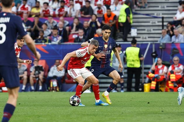 (L-R) Leandro Trossard (Arsenal), Achraf Hakimi (PSG), MAY 30, 2026 - Football Soccer : UEFA Champions League final match between Paris Saint-Germain - Arsenal FC at the Puskas Arena in Budapest, Hungary. Noxthirdxpartyxsales  aflo_332570370
